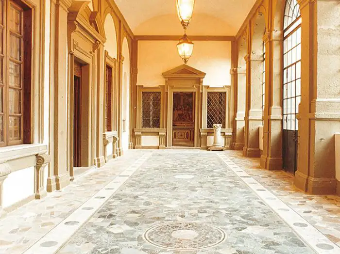 2 portico